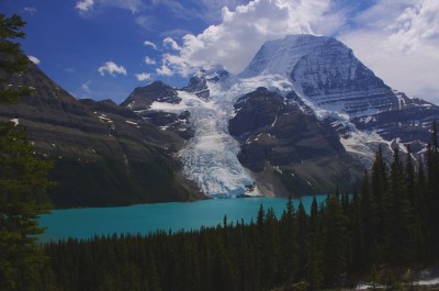 View of the glaciers feeding Berg Lake