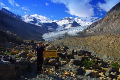 Just about to get steep - we head up the left side of the glacier