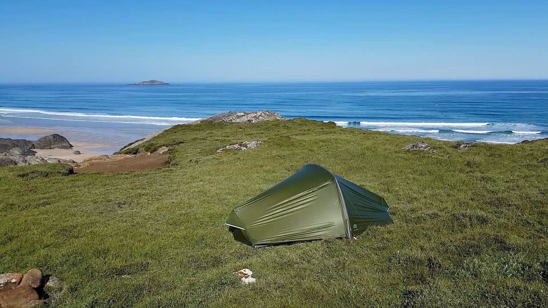 A lovely little wildcamping spot, with a view over the clear surf rolling in to Sandwood Bay